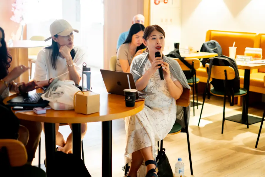 A participant asking a question at the AI workshop