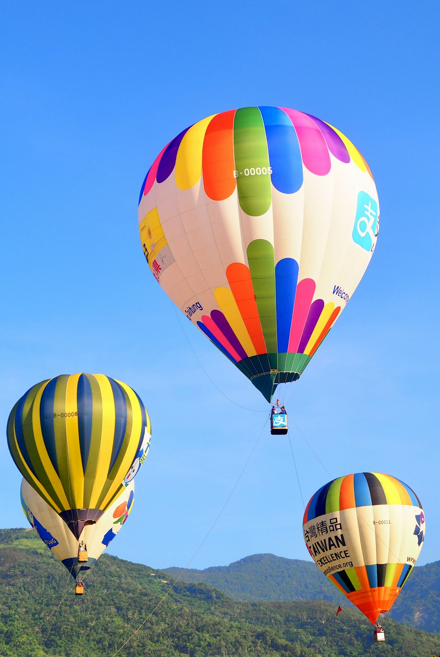 Hot-air balloons over Luye, Taitung