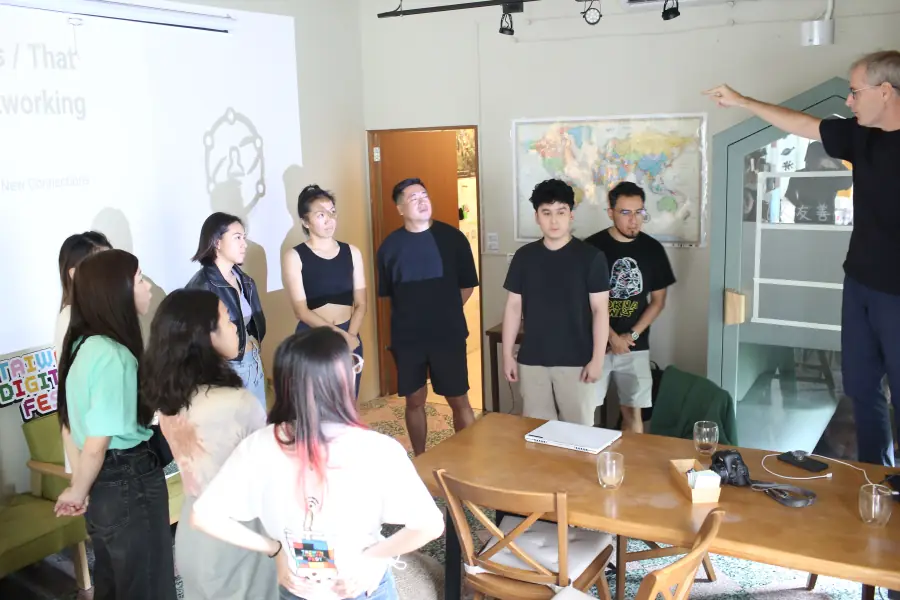 A speaker addressing nomads at a coworking talk